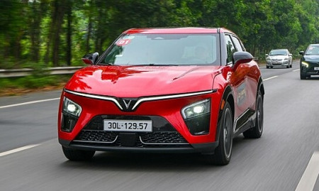 Nữ chủ xe thích xê dịch nói gì về VinFast VF 7?