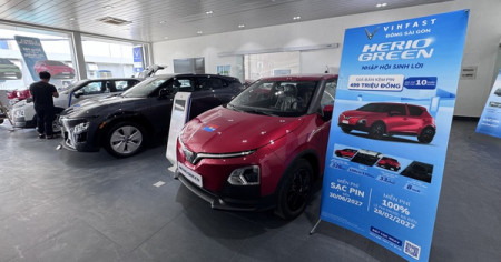 Sức mua xe điện tăng, xe xăng giảm